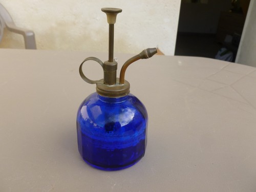 Vaporisateur ancien bleu - vaporisateur, bleu.